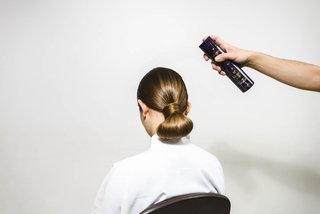 Paso 9 del tutorial de moño envuelto de Kérastase